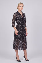 Cargar imagen en el visor de la galería, Vestido camisero negro con estampado floral manga 3/4