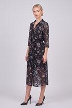 Cargar imagen en el visor de la galería, Vestido camisero negro con estampado floral manga 3/4