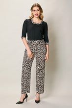 Cargar imagen en el visor de la galería, Pantalón casual pretina alta con estampado animal