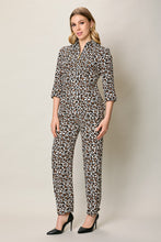 Cargar imagen en el visor de la galería, Blusa camisera con estampado animal manga 3/4