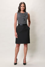 Cargar imagen en el visor de la galería, Falda recta color negro con bolsillos