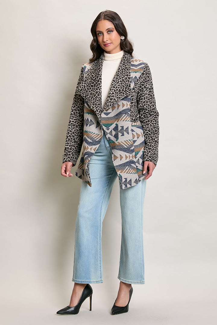 Abrigo invernal color azul estampado corte irregular