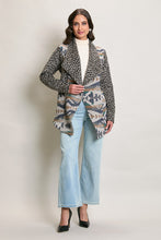Cargar imagen en el visor de la galería, Abrigo invernal color azul estampado corte irregular