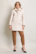 Cargar imagen en el visor de la galería, Abrigo largo invernal color beige cuello afelpado