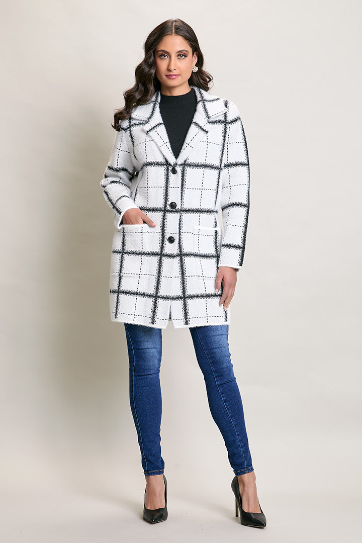 Abrigo largo casual color blanco con botones y bolsillos