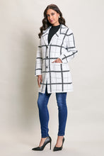 Cargar imagen en el visor de la galería, Abrigo largo casual color blanco con botones y bolsillos