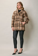 Cargar imagen en el visor de la galería, Abrigo corto casual cruzado color café con estampado
