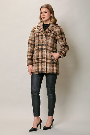 Abrigo corto casual cruzado color café con estampado