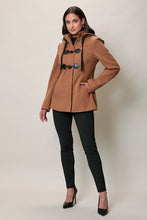 Cargar imagen en el visor de la galería, Abrigo invernal corto color café con botones y gorro