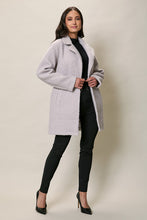 Cargar imagen en el visor de la galería, Abrigo largo invernal color gris tela afelpada