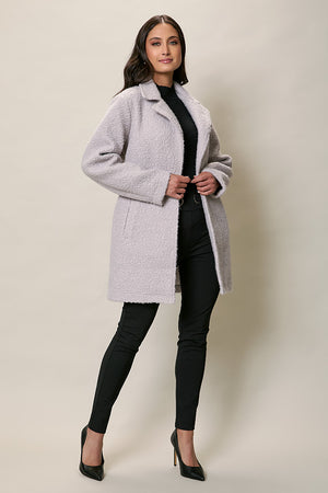 Abrigo largo invernal color gris tela afelpada