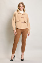 Cargar imagen en el visor de la galería, Abrigo corto color camel cuello redondo