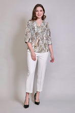 Cargar imagen en el visor de la galería, Blusa blanca con estampado color beige
