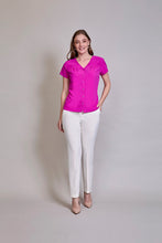 Cargar imagen en el visor de la galería, Blusa básica cuello V con botones color fiusha