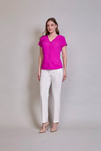 Cargar imagen en el visor de la galería, Blusa básica cuello V con botones color fiusha