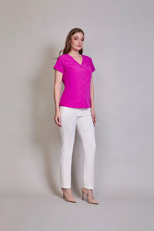Blusa básica cuello V con botones color fiusha