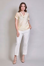 Cargar imagen en el visor de la galería, Blusa casual de manga corta de color beige