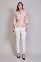 Cargar imagen en el visor de la galería, Blusa elegante color durazon manga 3/4 con cuello