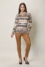 Cargar imagen en el visor de la galería, Blusa invernal cuello alto con estampado color café
