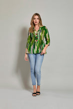 Cargar imagen en el visor de la galería, Blusa casual manga 3/4 color verde con botones
