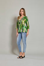 Cargar imagen en el visor de la galería, Blusa casual manga 3/4 color verde con botones
