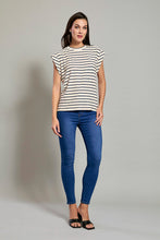 Cargar imagen en el visor de la galería, Blusa casual manga cup color beige con estampado