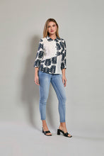 Cargar imagen en el visor de la galería, Camisa casual manga 3/4 con estampado color negro