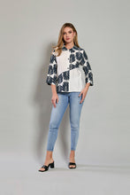Cargar imagen en el visor de la galería, Camisa casual manga 3/4 con estampado color negro