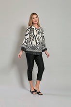 Cargar imagen en el visor de la galería, Camisa casual color negro con estamado manga larga