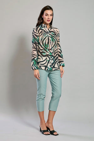 Blusa beige ligera con estampado colorido