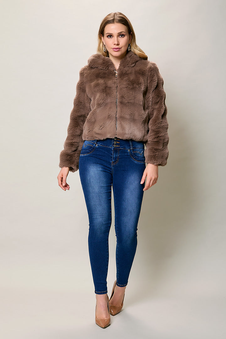 Chamarra casual afelpada color café con gorro