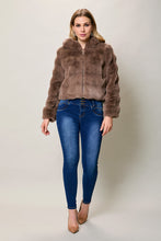 Cargar imagen en el visor de la galería, Chamarra casual afelpada color café con gorro