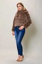 Cargar imagen en el visor de la galería, Chamarra casual afelpada color café con gorro