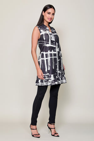 Blusa elegante sin manga con estampado color negro