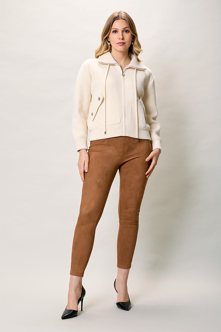 Chamarra invernal color hueso con cierre