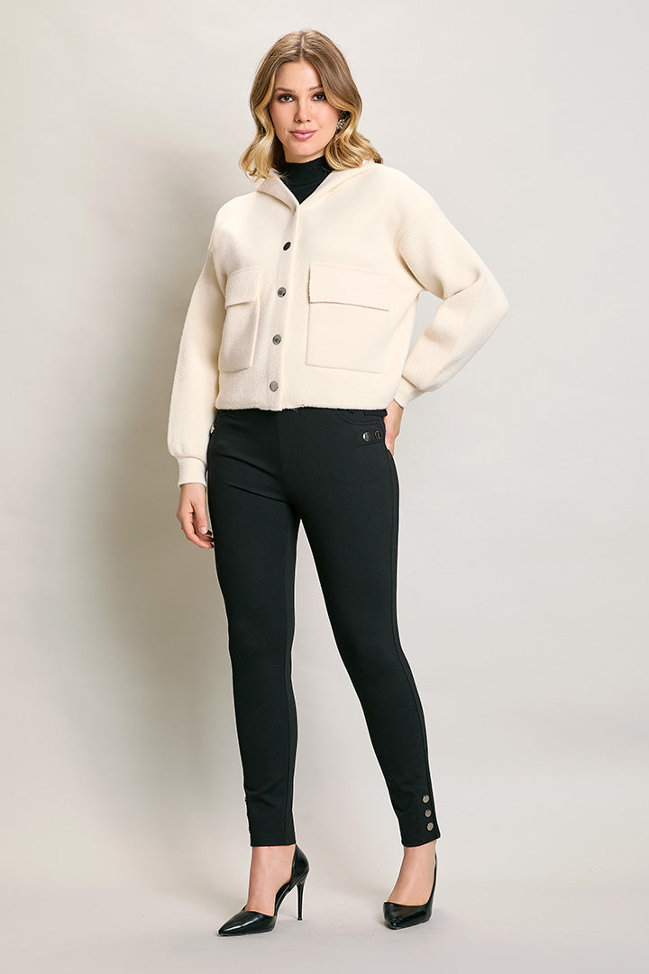 Chamarra corta casual color hueso con botones