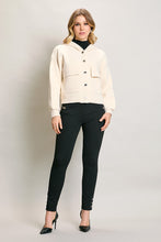 Cargar imagen en el visor de la galería, Chamarra corta casual color hueso con botones