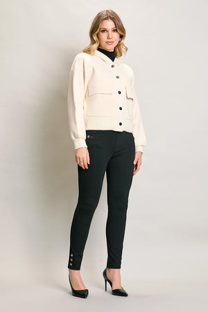 Chamarra corta casual color hueso con botones