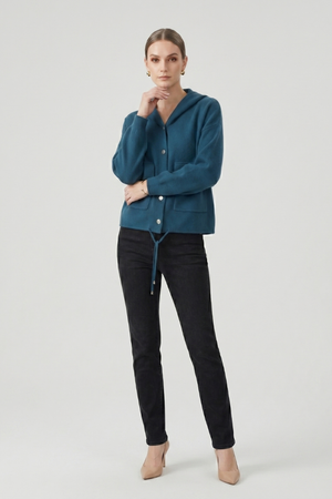 Chamarra corta casual color azul con botones
