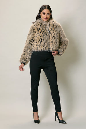 Chamarra corta casual con estampado y textura afelpada