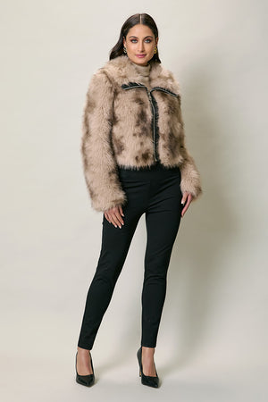 Chamarra corta casual con estampado animal