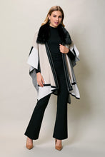 Cargar imagen en el visor de la galería, Capa larga elegante color negro con detalles afelpados