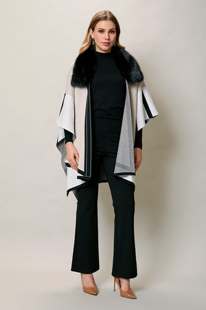 Capa larga elegante color negro con detalles afelpados
