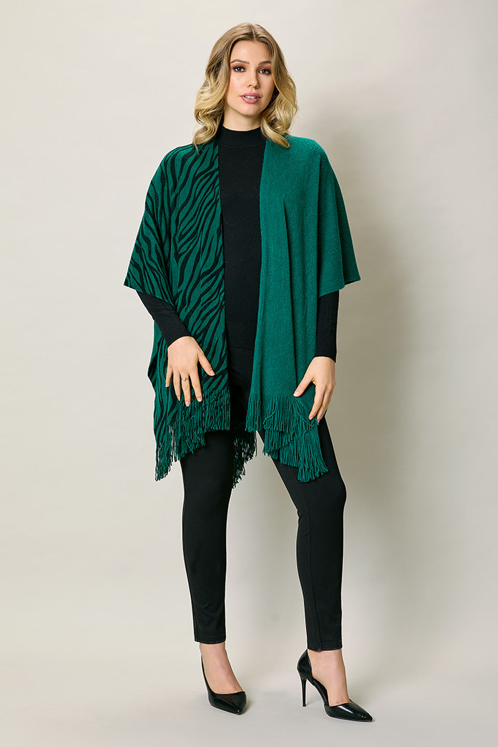 Capa tipo poncho color verde con estampado