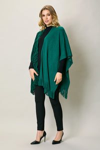 Capa tipo poncho color verde con estampado