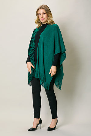 Capa tipo poncho color verde con estampado