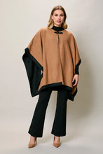 Cargar imagen en el visor de la galería, Capa casual color café con broche al cuello