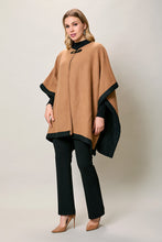 Cargar imagen en el visor de la galería, Capa casual color café con broche al cuello