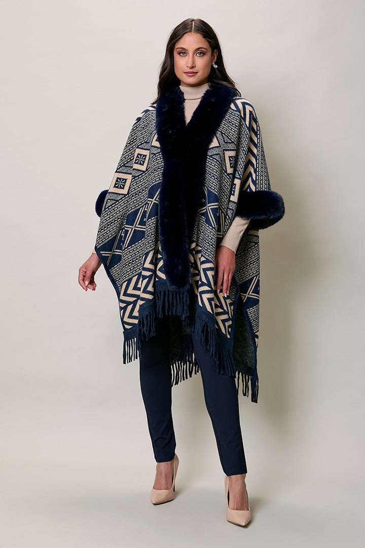 Capa larga invernal color azul marino con felpa