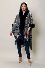 Cargar imagen en el visor de la galería, Capa larga invernal color azul marino con felpa